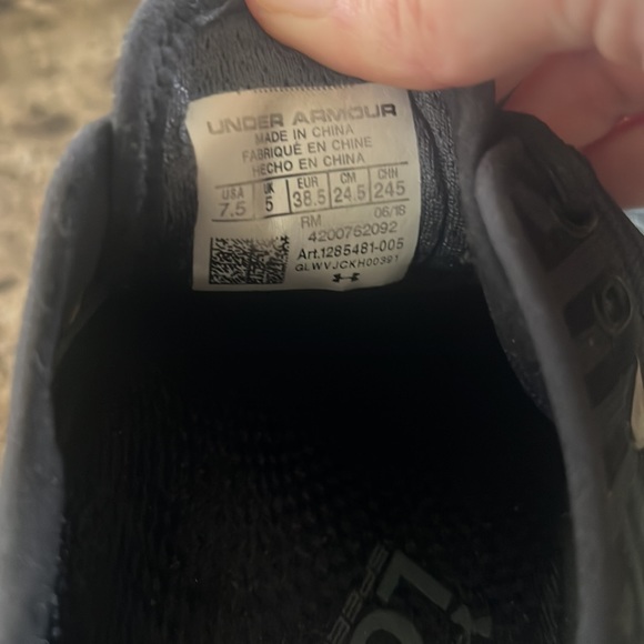 Women’s UA Running Shoes -Size 7.5 - Picture 4 of 4